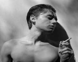 Isaak Presley smoking
